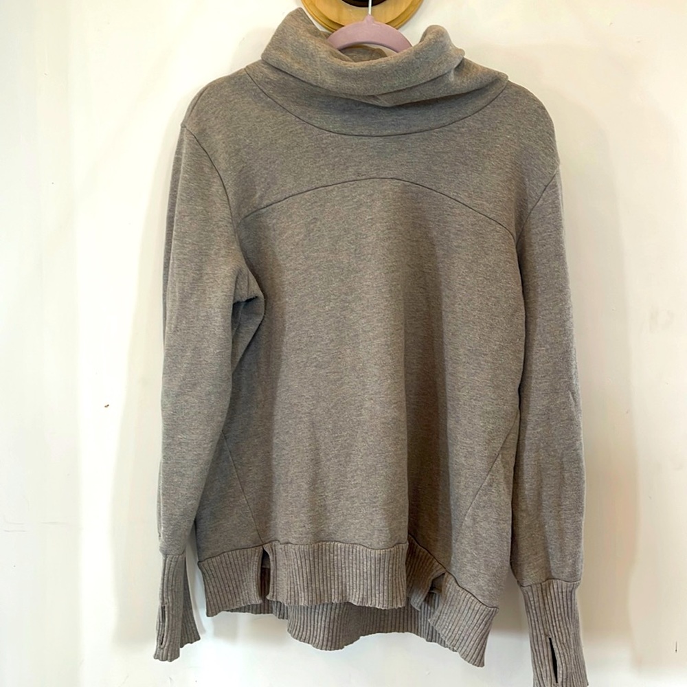 ALO long sleeve sweatshirt